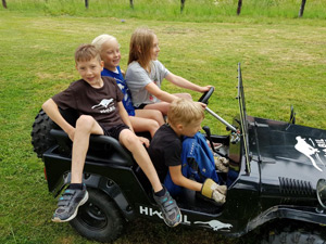 HILLBIL Mini Willys Jeep 110 ccm - Kinderauto mit Benzinmotor gefedert,  3-Gang Schaltung bis 45 km/